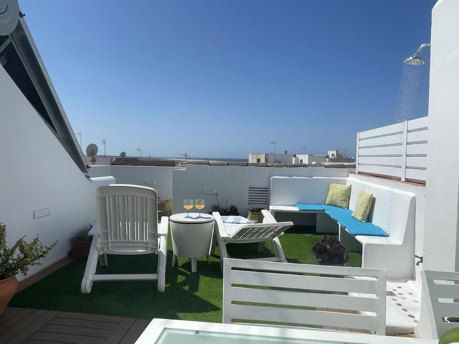 Villa Casa Lola Conil, Azotea Al Mar Y Parking Solo Familias O Parejas Conil De La Frontera Exterior foto